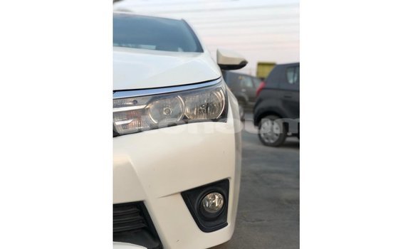 Buy Import Toyota Corolla White Car in Import - Dubai in Iles Buy Import Toyota Corolla White Car in Import - Dubai in Iles