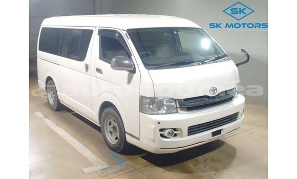 Buy Import Toyota Hiace White Car in Import - Dubai in Iles
