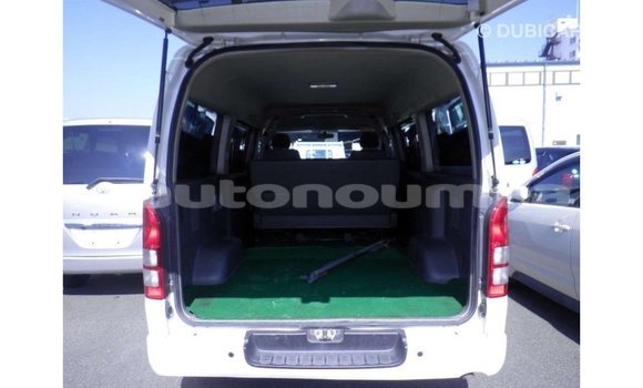 Acheter Import Voiture Toyota Hiace Blanc à Import - Dubai, Iles Acheter Import Voiture Toyota Hiace Blanc à Import - Dubai, Iles
