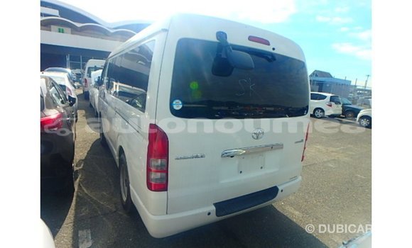 Acheter Import Voiture Toyota Hiace Blanc à Import - Dubai, Iles Acheter Import Voiture Toyota Hiace Blanc à Import - Dubai, Iles