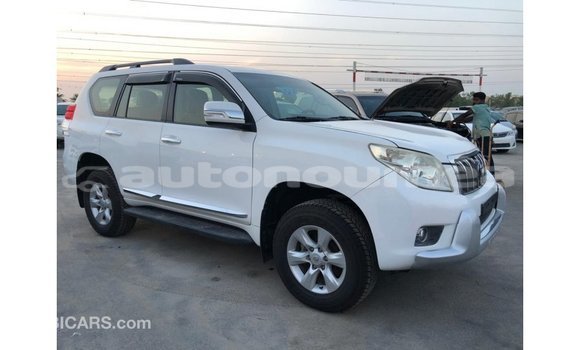 Acheter Import Voiture Toyota Prado Blanc à Import - Dubai, Iles Acheter Import Voiture Toyota Prado Blanc à Import - Dubai, Iles