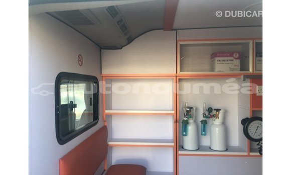 Acheter Import Voiture Toyota Hiace Blanc à Import - Dubai, Iles Acheter Import Voiture Toyota Hiace Blanc à Import - Dubai, Iles