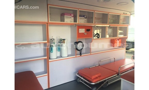 Acheter Import Voiture Toyota Hiace Blanc à Import - Dubai, Iles Acheter Import Voiture Toyota Hiace Blanc à Import - Dubai, Iles