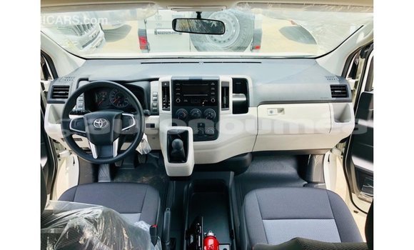 Buy Import Toyota Hiace White Car in Import - Dubai in Iles Buy Import Toyota Hiace White Car in Import - Dubai in Iles