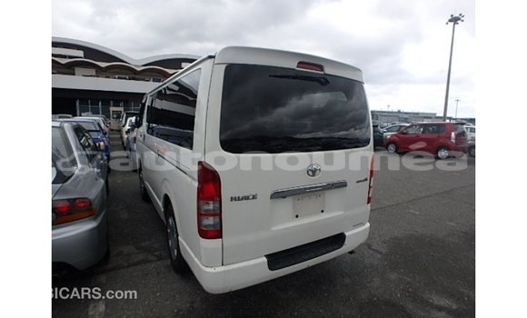 Acheter Import Voiture Toyota Hiace Blanc à Import - Dubai, Iles Acheter Import Voiture Toyota Hiace Blanc à Import - Dubai, Iles