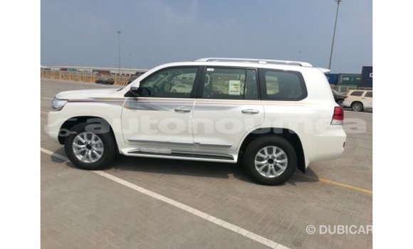 Acheter Import Voiture Toyota Land Cruiser Blanc à Import - Dubai, Iles Acheter Import Voiture Toyota Land Cruiser Blanc à Import - Dubai, Iles