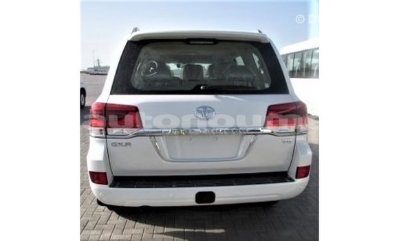 Acheter Import Voiture Toyota Land Cruiser Blanc à Import - Dubai, Iles Acheter Import Voiture Toyota Land Cruiser Blanc à Import - Dubai, Iles