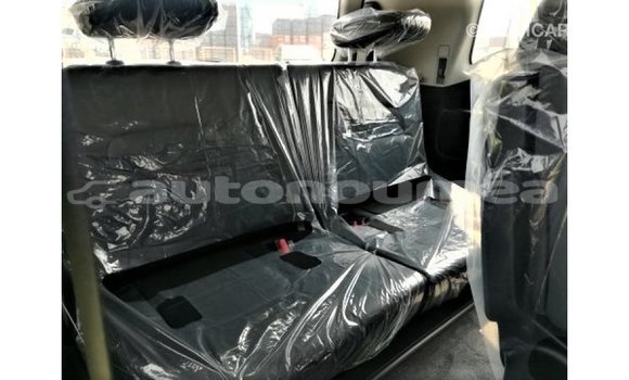 Acheter Import Voiture Toyota Land Cruiser Blanc à Import - Dubai, Iles Acheter Import Voiture Toyota Land Cruiser Blanc à Import - Dubai, Iles