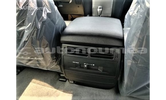 Acheter Import Voiture Toyota Land Cruiser Blanc à Import - Dubai, Iles Acheter Import Voiture Toyota Land Cruiser Blanc à Import - Dubai, Iles