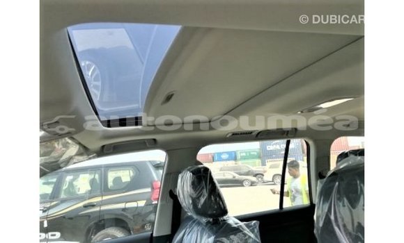 Acheter Import Voiture Toyota Land Cruiser Blanc à Import - Dubai, Iles Acheter Import Voiture Toyota Land Cruiser Blanc à Import - Dubai, Iles