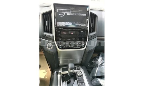 Acheter Import Voiture Toyota Land Cruiser Blanc à Import - Dubai, Iles Acheter Import Voiture Toyota Land Cruiser Blanc à Import - Dubai, Iles