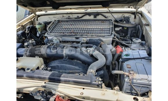 Acheter Import Voiture Toyota Land Cruiser Blanc à Import - Dubai, Iles Acheter Import Voiture Toyota Land Cruiser Blanc à Import - Dubai, Iles