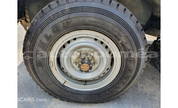 Acheter Import Voiture Toyota Land Cruiser Blanc à Import - Dubai, Iles Acheter Import Voiture Toyota Land Cruiser Blanc à Import - Dubai, Iles