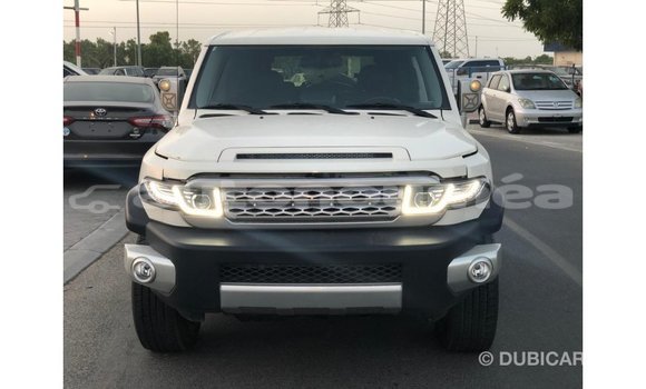 Buy Import Toyota FJ Cruiser White Car in Import - Dubai in Iles Buy Import Toyota FJ Cruiser White Car in Import - Dubai in Iles