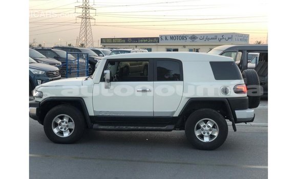 Buy Import Toyota FJ Cruiser White Car in Import - Dubai in Iles Buy Import Toyota FJ Cruiser White Car in Import - Dubai in Iles