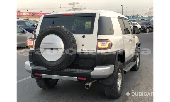 Buy Import Toyota FJ Cruiser White Car in Import - Dubai in Iles Buy Import Toyota FJ Cruiser White Car in Import - Dubai in Iles