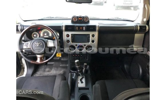 Buy Import Toyota FJ Cruiser White Car in Import - Dubai in Iles Buy Import Toyota FJ Cruiser White Car in Import - Dubai in Iles