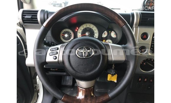 Buy Import Toyota FJ Cruiser White Car in Import - Dubai in Iles Buy Import Toyota FJ Cruiser White Car in Import - Dubai in Iles