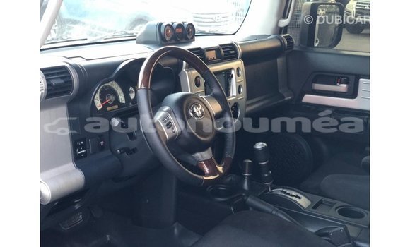 Buy Import Toyota FJ Cruiser White Car in Import - Dubai in Iles Buy Import Toyota FJ Cruiser White Car in Import - Dubai in Iles