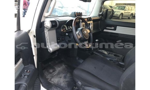 Buy Import Toyota FJ Cruiser White Car in Import - Dubai in Iles Buy Import Toyota FJ Cruiser White Car in Import - Dubai in Iles