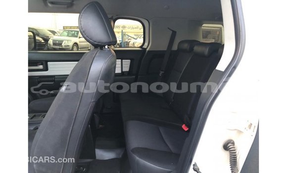 Buy Import Toyota FJ Cruiser White Car in Import - Dubai in Iles Buy Import Toyota FJ Cruiser White Car in Import - Dubai in Iles