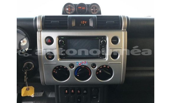 Buy Import Toyota FJ Cruiser White Car in Import - Dubai in Iles Buy Import Toyota FJ Cruiser White Car in Import - Dubai in Iles