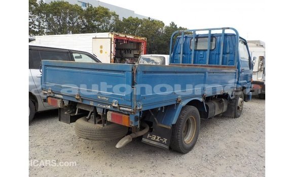Acheter Import Utilitaire Toyota Dyna Bleu à Import - Dubai, Iles Acheter Import Utilitaire Toyota Dyna Bleu à Import - Dubai, Iles