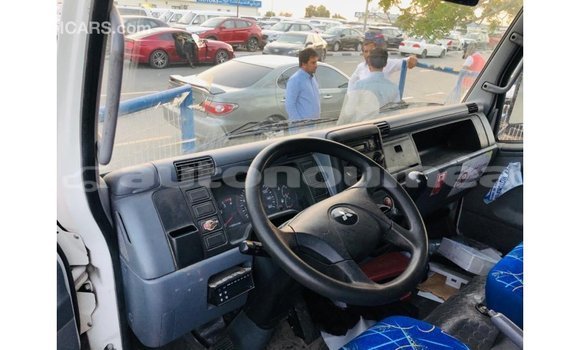 Buy Import Mitsubishi Carisma White Car in Import - Dubai in Iles Buy Import Mitsubishi Carisma White Car in Import - Dubai in Iles