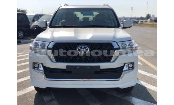 Acheter Import Voiture Toyota Land Cruiser Blanc à Import - Dubai, Iles Acheter Import Voiture Toyota Land Cruiser Blanc à Import - Dubai, Iles