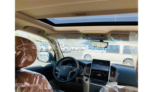 Acheter Import Voiture Toyota Land Cruiser Blanc à Import - Dubai, Iles Acheter Import Voiture Toyota Land Cruiser Blanc à Import - Dubai, Iles