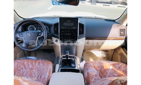 Acheter Import Voiture Toyota Land Cruiser Blanc à Import - Dubai, Iles Acheter Import Voiture Toyota Land Cruiser Blanc à Import - Dubai, Iles