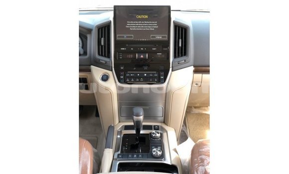 Acheter Import Voiture Toyota Land Cruiser Blanc à Import - Dubai, Iles Acheter Import Voiture Toyota Land Cruiser Blanc à Import - Dubai, Iles