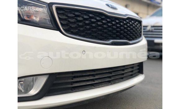 Acheter Import Voiture Kia Cerato Blanc à Import - Dubai, Iles Acheter Import Voiture Kia Cerato Blanc à Import - Dubai, Iles