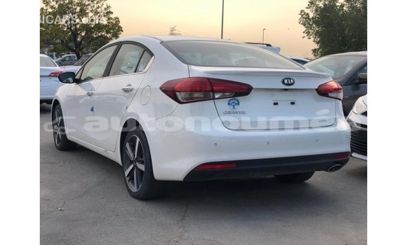 Acheter Import Voiture Kia Cerato Blanc à Import - Dubai, Iles Acheter Import Voiture Kia Cerato Blanc à Import - Dubai, Iles