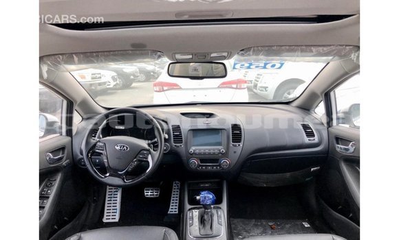 Acheter Import Voiture Kia Cerato Blanc à Import - Dubai, Iles Acheter Import Voiture Kia Cerato Blanc à Import - Dubai, Iles