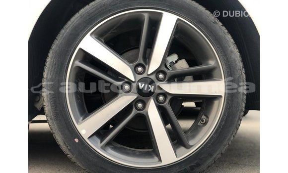 Acheter Import Voiture Kia Cerato Blanc à Import - Dubai, Iles Acheter Import Voiture Kia Cerato Blanc à Import - Dubai, Iles