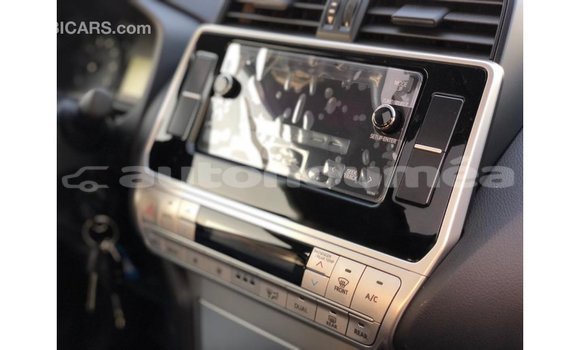 Acheter Import Voiture Toyota Prado Noir à Import - Dubai, Iles Acheter Import Voiture Toyota Prado Noir à Import - Dubai, Iles