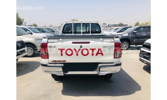 Acheter Import Voiture Toyota Hilux Blanc à Import - Dubai, Iles Acheter Import Voiture Toyota Hilux Blanc à Import - Dubai, Iles