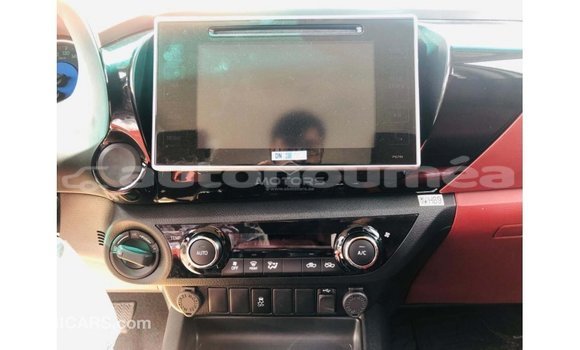 Acheter Import Voiture Toyota Hilux Blanc à Import - Dubai, Iles Acheter Import Voiture Toyota Hilux Blanc à Import - Dubai, Iles