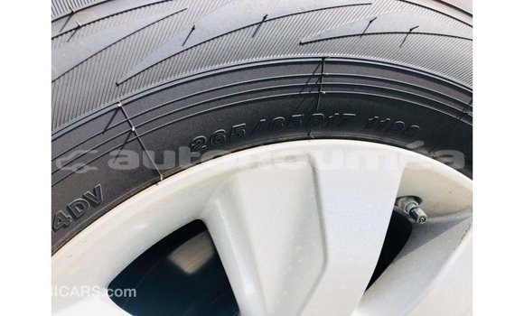 Acheter Import Voiture Toyota Hilux Blanc à Import - Dubai, Iles Acheter Import Voiture Toyota Hilux Blanc à Import - Dubai, Iles