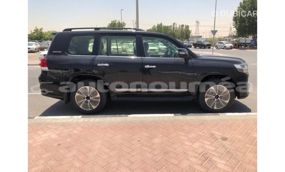 Buy Import Toyota Land Cruiser Black Car in Import - Dubai in Iles Buy Import Toyota Land Cruiser Black Car in Import - Dubai in Iles