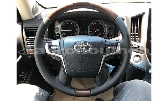 Buy Import Toyota Land Cruiser Black Car in Import - Dubai in Iles Buy Import Toyota Land Cruiser Black Car in Import - Dubai in Iles