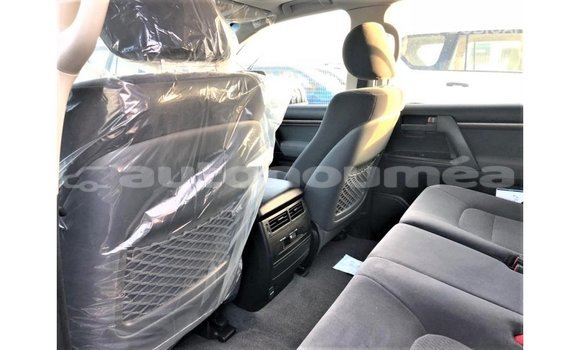 Buy Import Toyota Land Cruiser Other Car in Import - Dubai in Iles Buy Import Toyota Land Cruiser Other Car in Import - Dubai in Iles