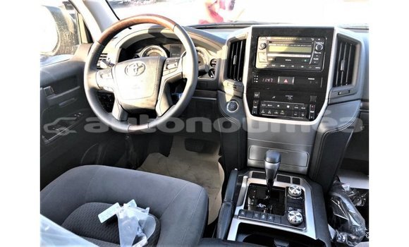 Buy Import Toyota Land Cruiser Other Car in Import - Dubai in Iles Buy Import Toyota Land Cruiser Other Car in Import - Dubai in Iles