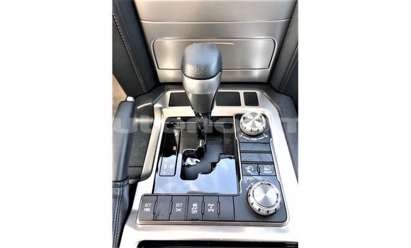 Buy Import Toyota Land Cruiser Other Car in Import - Dubai in Iles Buy Import Toyota Land Cruiser Other Car in Import - Dubai in Iles