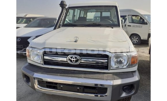 Acheter Import Voiture Toyota Land Cruiser Blanc à Import - Dubai, Iles Acheter Import Voiture Toyota Land Cruiser Blanc à Import - Dubai, Iles