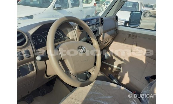 Acheter Import Voiture Toyota Land Cruiser Blanc à Import - Dubai, Iles Acheter Import Voiture Toyota Land Cruiser Blanc à Import - Dubai, Iles