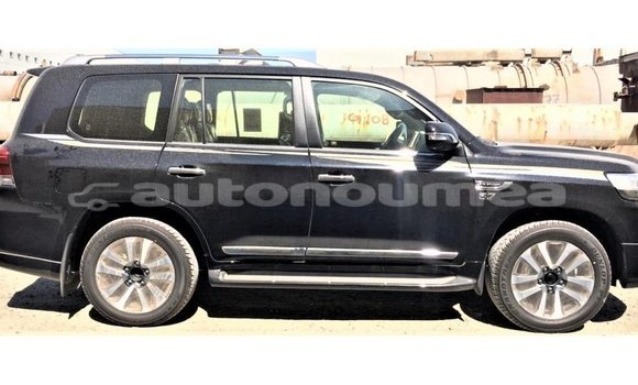 Buy Import Toyota Land Cruiser Black Car in Import - Dubai in Iles Buy Import Toyota Land Cruiser Black Car in Import - Dubai in Iles