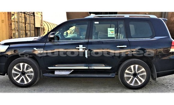 Buy Import Toyota Land Cruiser Black Car in Import - Dubai in Iles Buy Import Toyota Land Cruiser Black Car in Import - Dubai in Iles