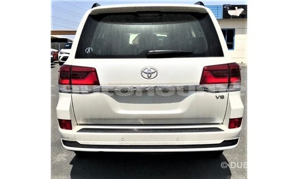 Acheter Import Voiture Toyota Land Cruiser Blanc à Import - Dubai, Iles Acheter Import Voiture Toyota Land Cruiser Blanc à Import - Dubai, Iles